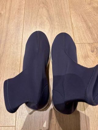 Botines efecto neopreno azul