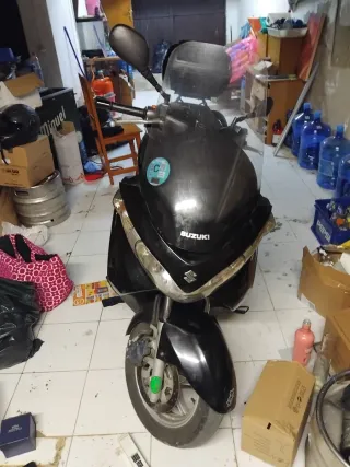 Suzuki Burgman 125 para reparar