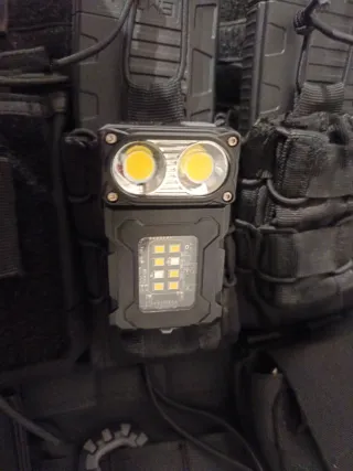 Linterna táctica MULTIUSOS