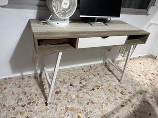 Mesa escritorio Jysk madera y metal