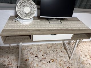 Mesa escritorio Jysk madera y metal