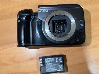 Olympus E-300 Cámara para piezas o reparar