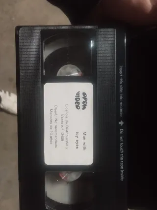 VHS El Hombre de los Ojos de Hielo