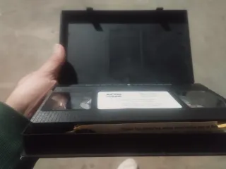 VHS El Hombre de los Ojos de Hielo