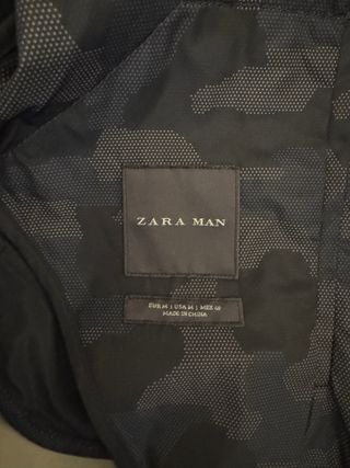 Chubasquero Zara Camuflaje Azul Oscuro