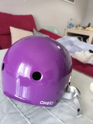 Casco de patinaje morado Oxelo. No hago envío.