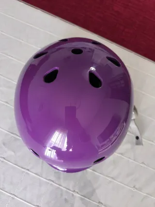 Casco de patinaje morado Oxelo. No hago envío.