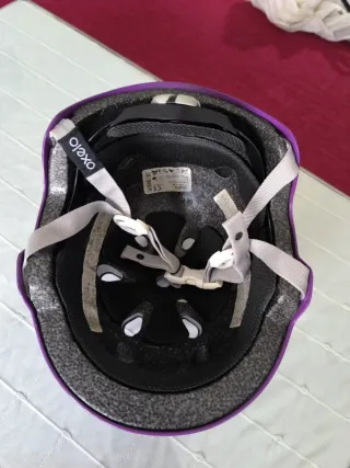Casco de patinaje morado Oxelo. No hago envío.