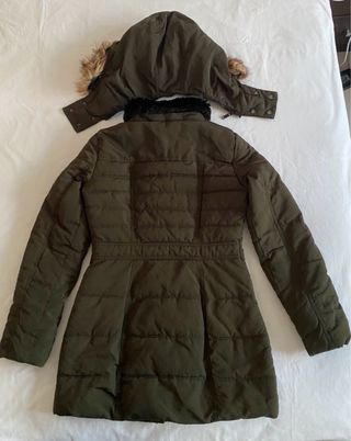 Parka Bershka verde con capucha y pelo
