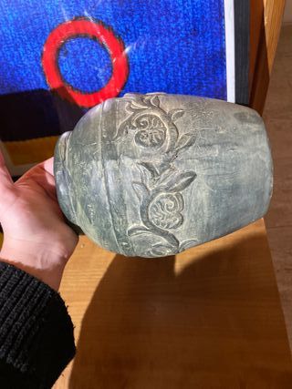 Jarrón antiguo decorado de cerámica