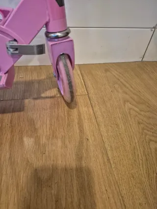Patinete infantil rosa con diseño de unicornio