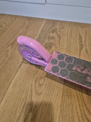 Patinete infantil rosa con diseño de unicornio