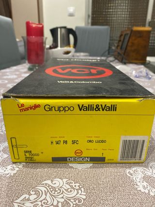 Manilla de puerta dorada