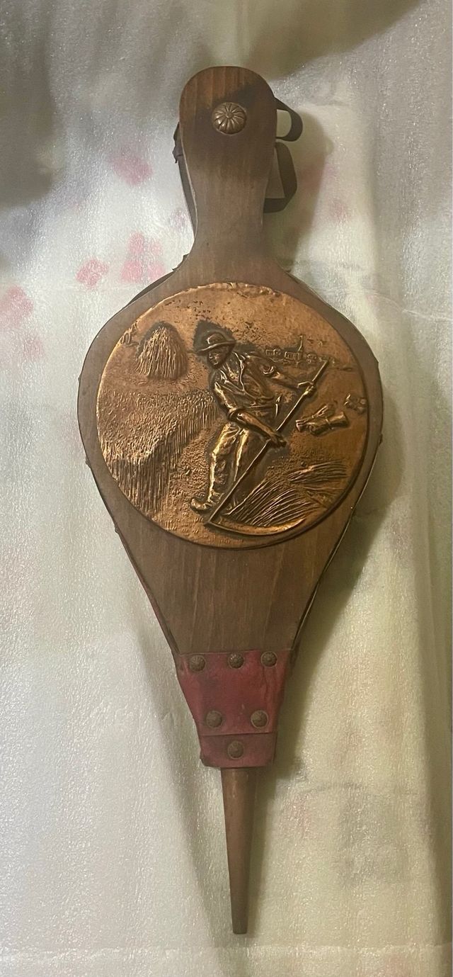 Fuelle funcionando de bronce, madera y cuero