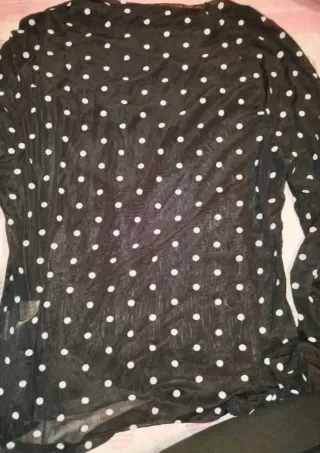 Camiseta lunares cuello drapeado