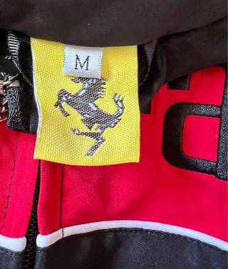 Chaqueta Ferrari Negra y Roja vintage f1