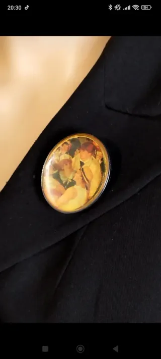 Broche vintage ovalado con escena