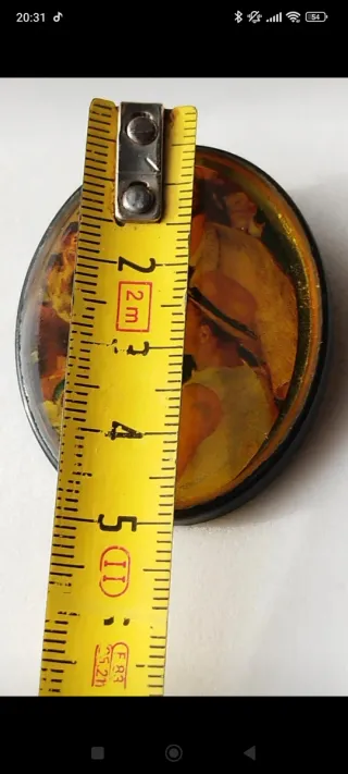 Broche vintage ovalado con escena