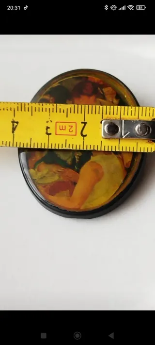 Broche vintage ovalado con escena