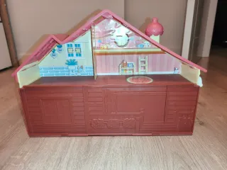 Casa Bluey con figuras