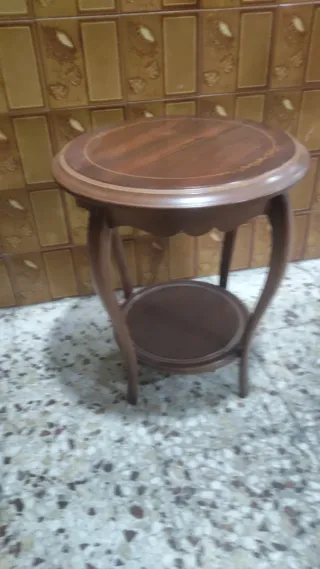 Mesa auxiliar redonda de madera