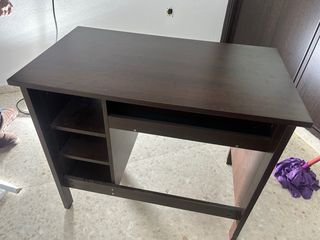 Mesa de escritorio de madera