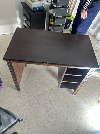 Mesa de escritorio de madera