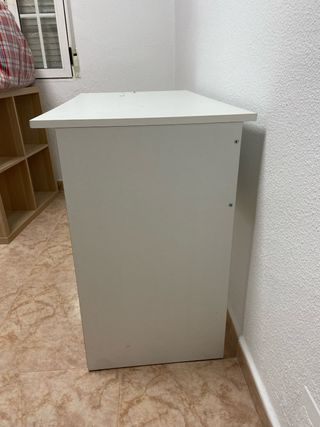Mesa de estudio blanca