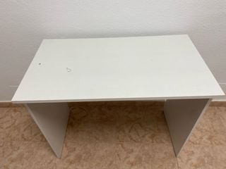 Mesa de estudio blanca