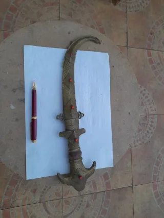 Daga árabe decorativa