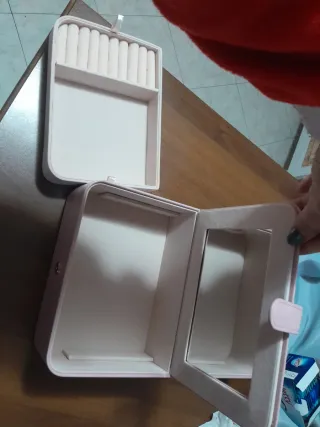 Portagioie rosa con chiusura dorata