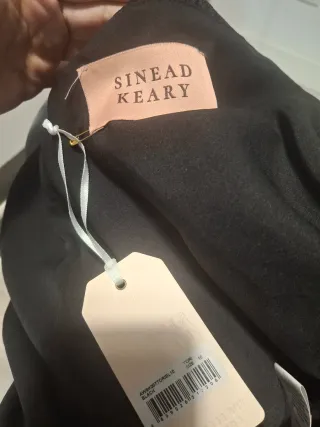 Blusa negra con encaje