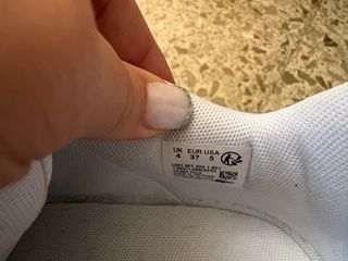 Zapatillas sin estrenar con etiqueta para mujer