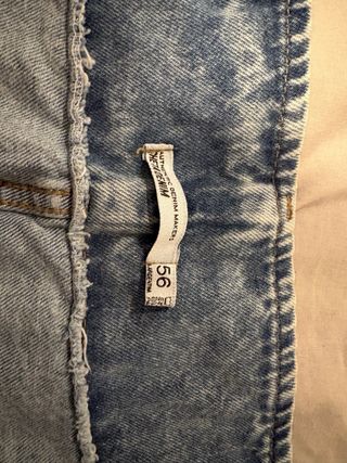 Falda vaquera cargo con cinturón