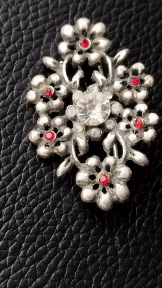 Broche vintage flores con pedrería