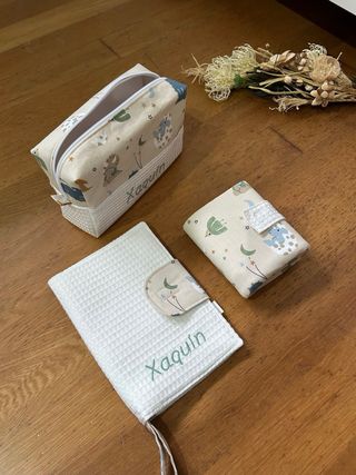 Neceser impermeable bordado