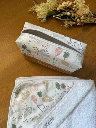 Neceser impermeable bordado