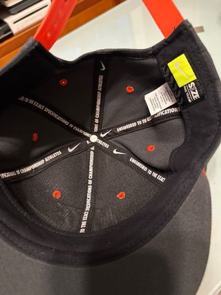 Gorra Nike niño negra y naranja