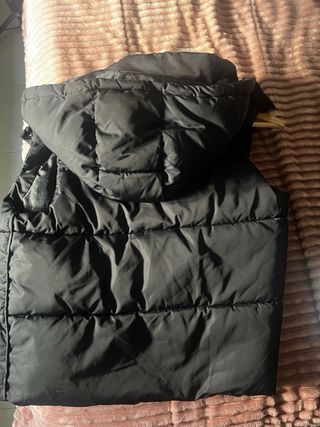 Chaqueta sin mangas negra sin uso