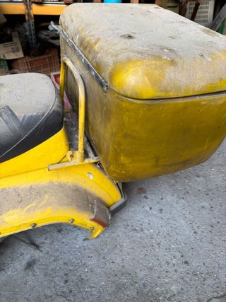 Baúl para Vespa Correos CON TRANSPORTIN