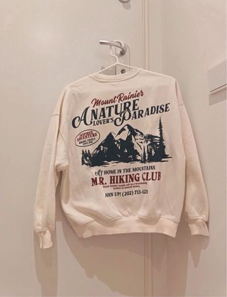 Sudadera Bershka Mount Rainier Beige.