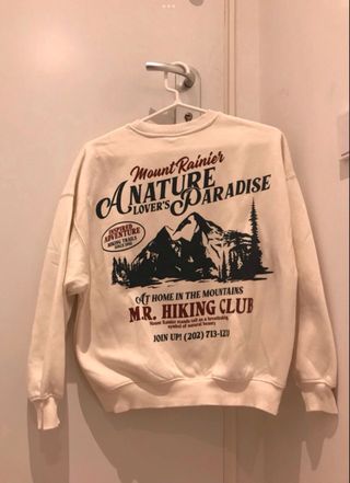 Sudadera Bershka Mount Rainier Beige.