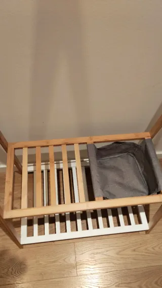 Perchero de madera con zapatero