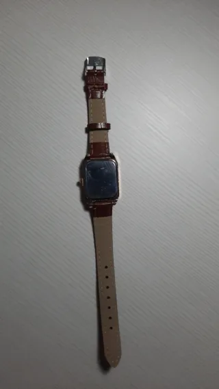 Reloj vintage marrón y dorado