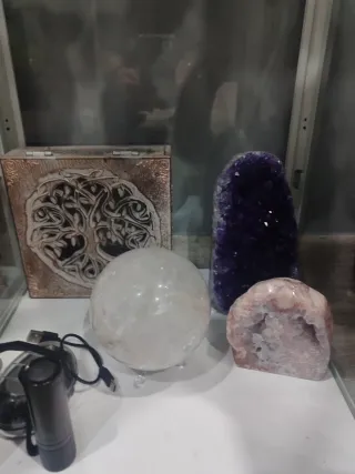 2 Estantería con minerales
