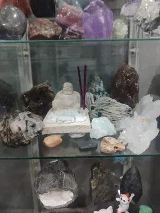 2 Estantería con minerales