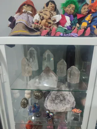 2 Estantería con minerales