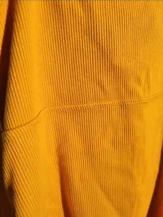 Body Pull&Bear amarillo con nudos