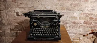 Máquina de escribir Underwood antigua