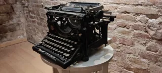 Máquina de escribir Underwood antigua